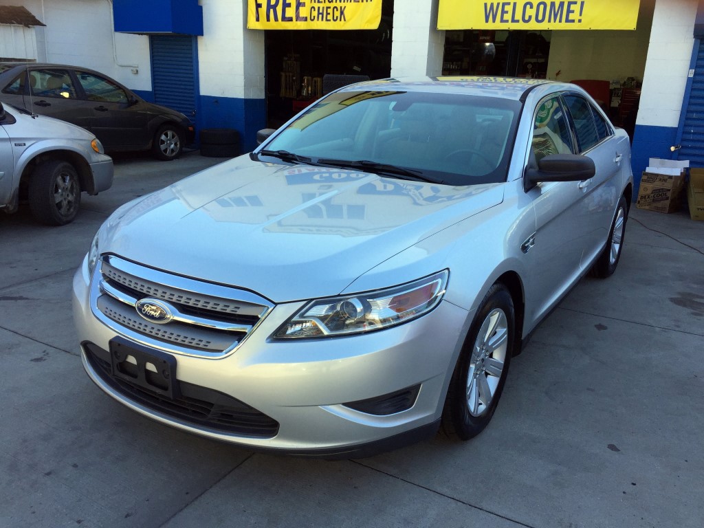 Used Car - 2011 Ford Taurus SE for Sale in Staten Island, NY