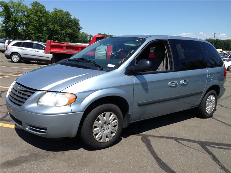 Used 2005 chrysler town country sale #1