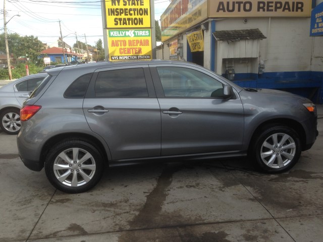 Used - Mitsubishi Outlander ES Wagon for sale in Staten Island NY