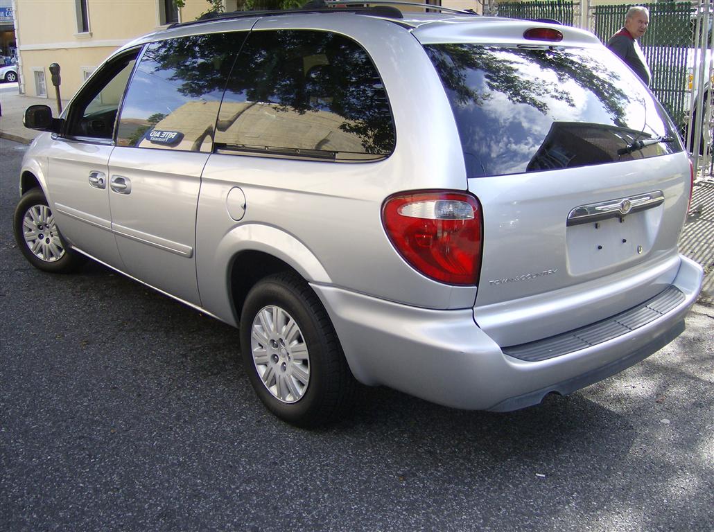 Cheapusedcars4sale.com Offers Used Car For Sale - 2005 Chrysler Town 