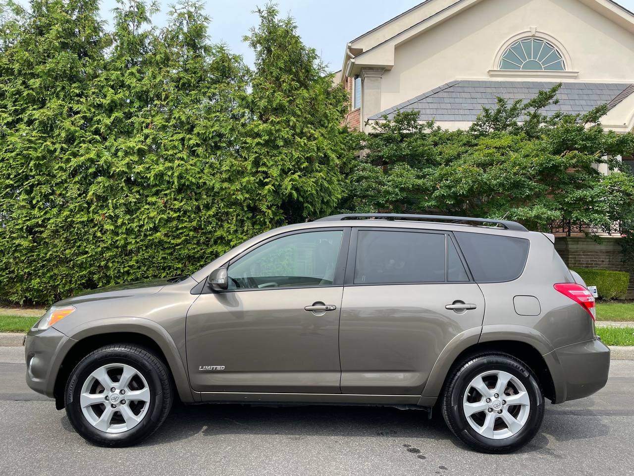 Used - Toyota RAV4 Limited 4x4 SUV for sale in Staten Island NY