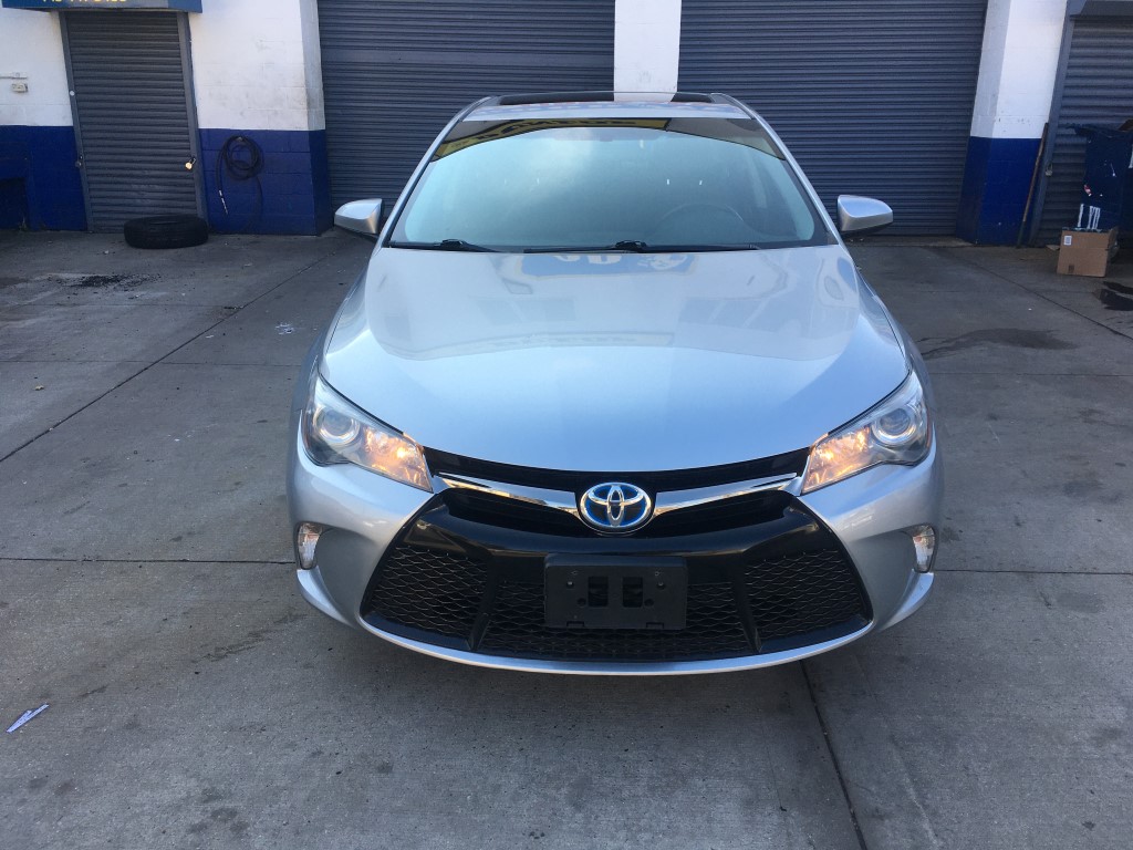 Used - Toyota Camry SE Hybrid Sedan for sale in Staten Island NY