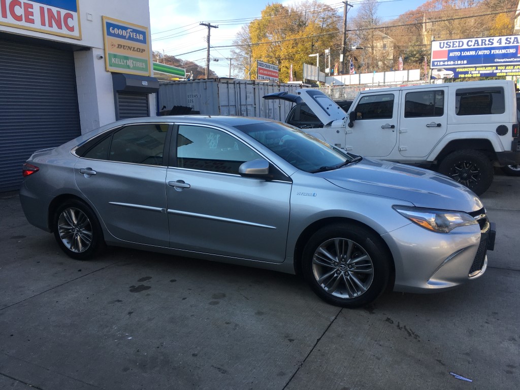 Used - Toyota Camry SE Hybrid Sedan for sale in Staten Island NY