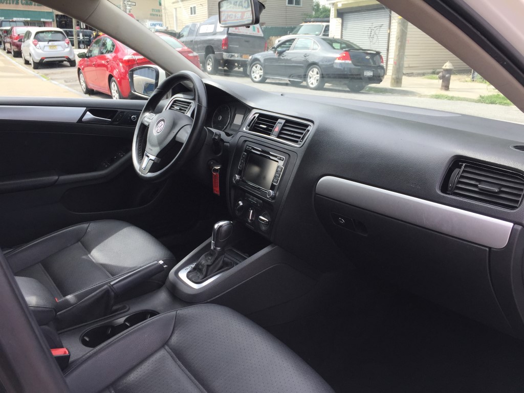 Used - Volkswagen Jetta SE Sedan for sale in Staten Island NY