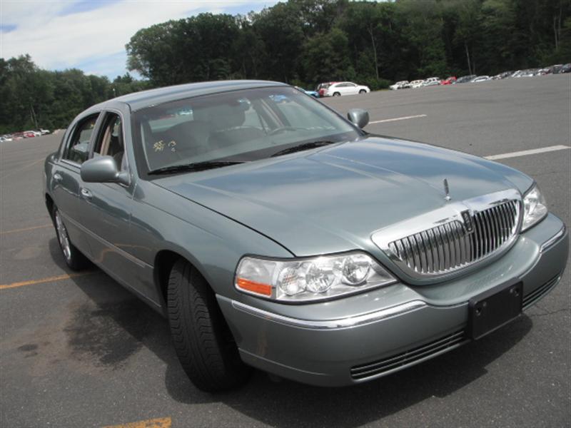 Used - Lincoln TOWN CAR  SIGNATURE LIMITED Sedan for sale in Staten Island NY