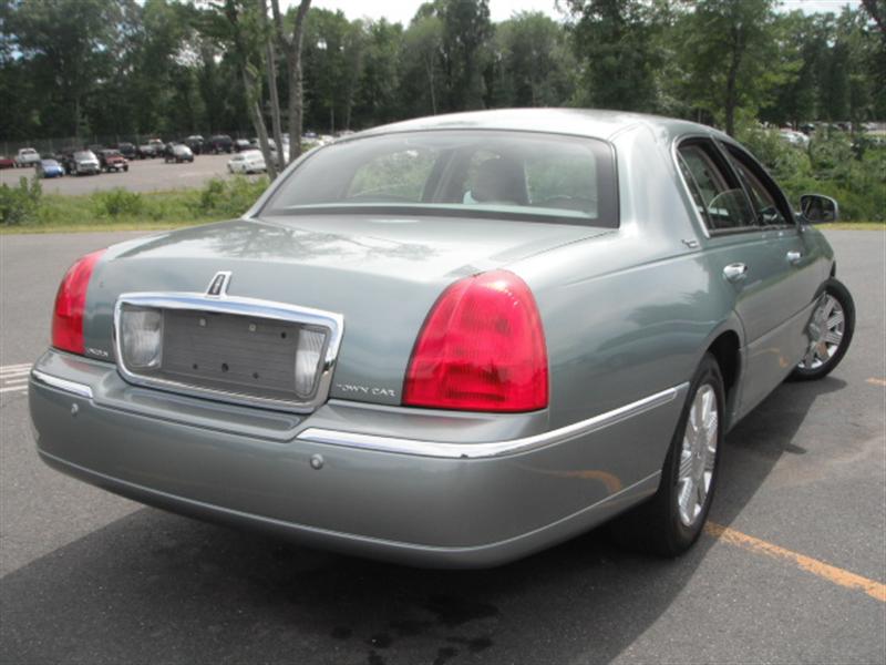 Used - Lincoln TOWN CAR  SIGNATURE LIMITED Sedan for sale in Staten Island NY