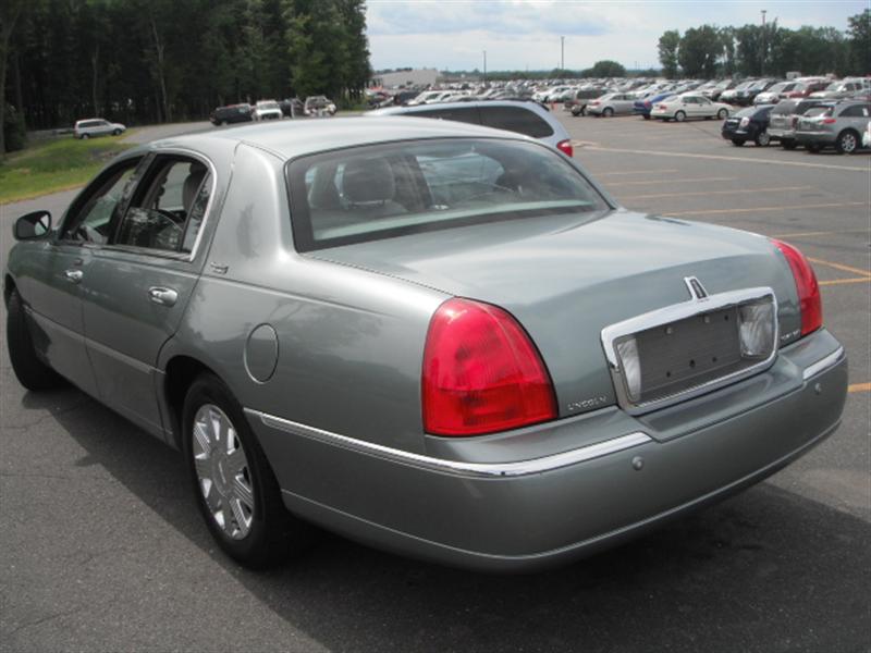 Used - Lincoln TOWN CAR  SIGNATURE LIMITED Sedan for sale in Staten Island NY