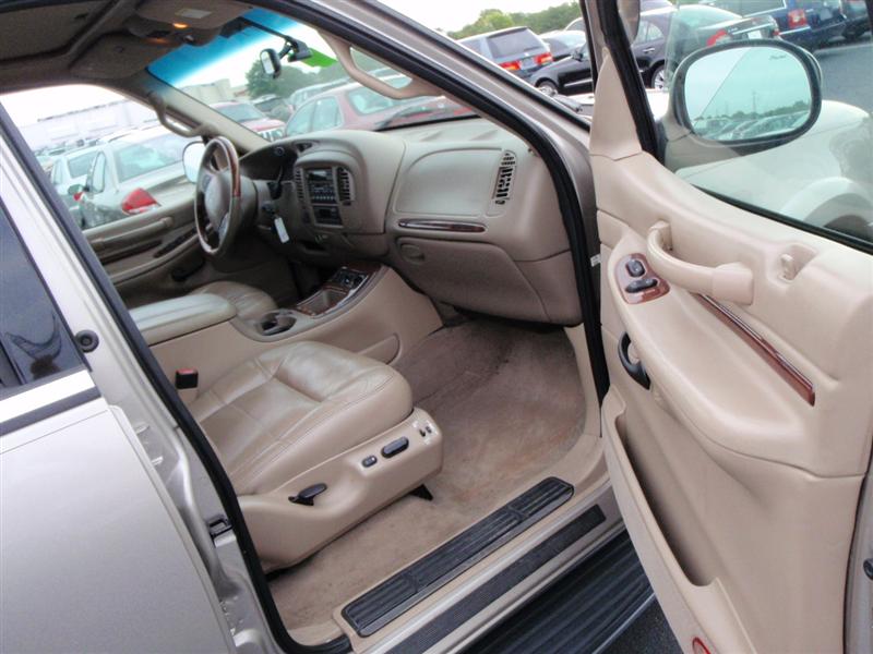 2002 Lincoln Navigator Sport Utility 4WD for sale in Brooklyn, NY