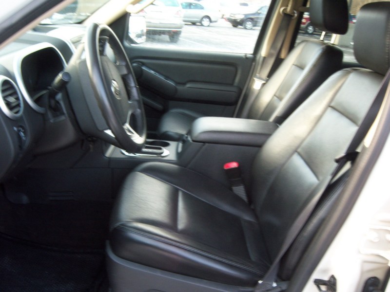 Used - Mercury Mountaineer Sport Utility  for sale in Staten Island NY